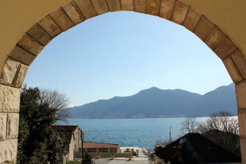Garden & Swimming Pool Apartments Orahovac