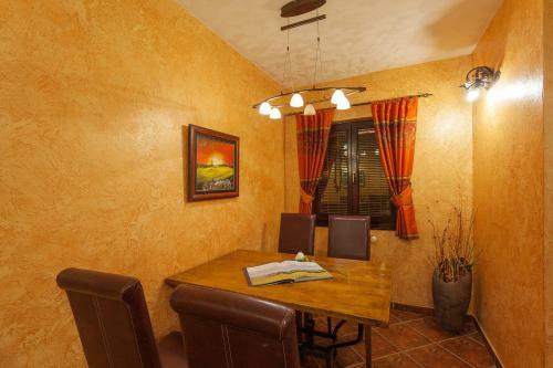 Hostal Guest House Vila Bajka