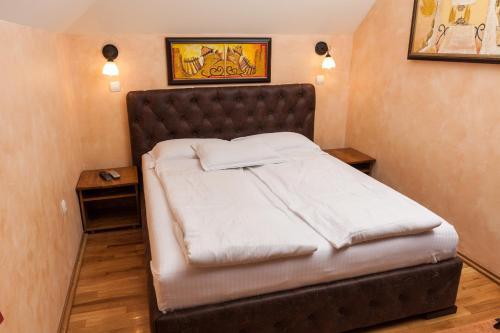Hostal Guest House Vila Bajka
