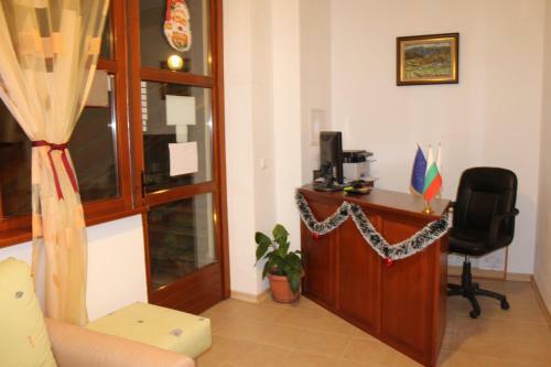 Hostal Kris Guest House