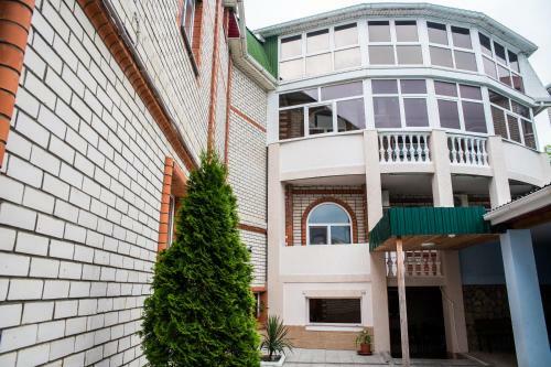 Hostal Lastochka Guest House