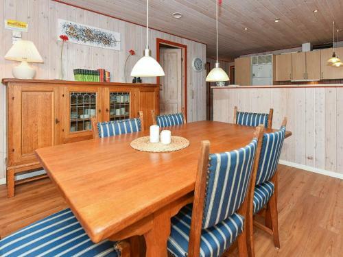 Four-bedroom Holiday Home In Oksb�l 6