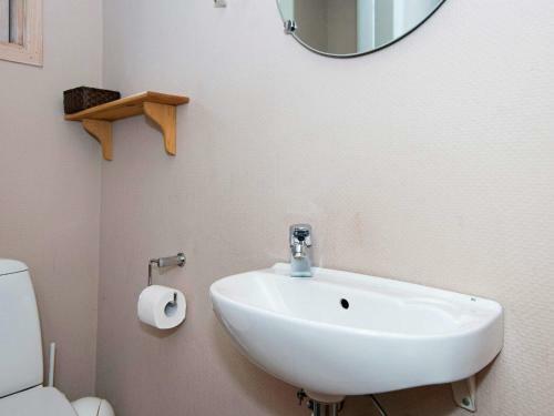 Four-bedroom Holiday Home In Oksb�l 6