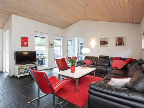 Four-bedroom Holiday Home In Oksb�l 8
