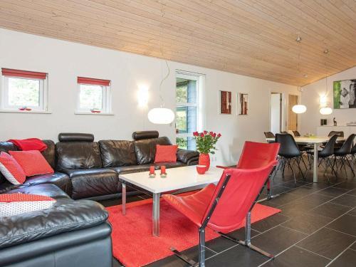 Four-bedroom Holiday Home In Oksb�l 8