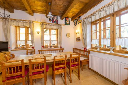 Hotel Vala?sk� Chalupy Resort