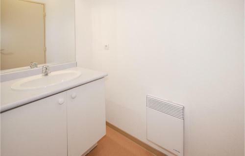 Two-bedroom Holiday Home In Calvisson