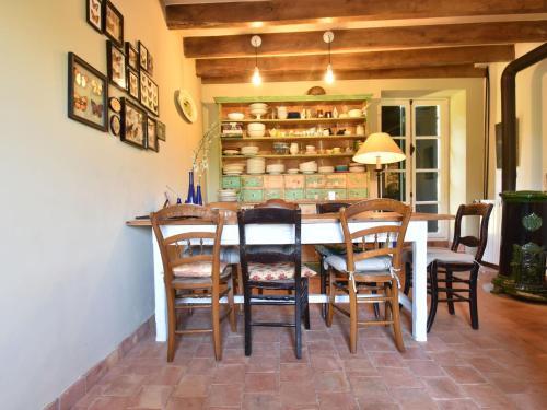 Spacious Farmhouse In Champallement Near Forest