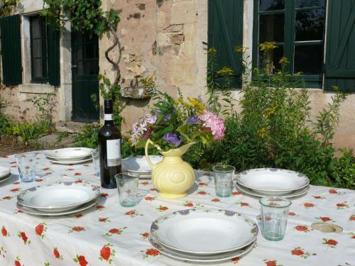 Spacious Farmhouse In Champallement Near Forest