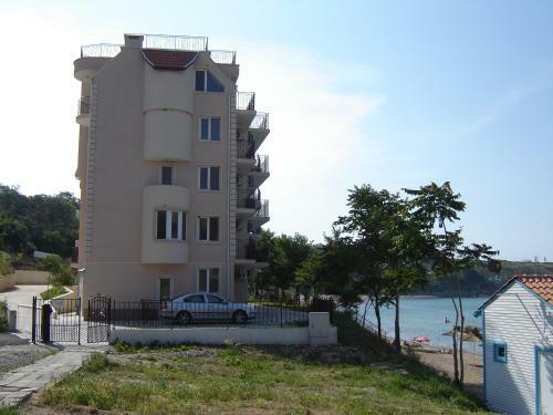 Hostal Villa Lazuren Bryag 2