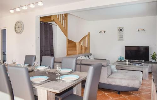 Four-bedroom Holiday Home In Plouezec
