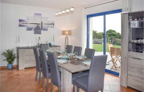 Four-bedroom Holiday Home In Plouezec