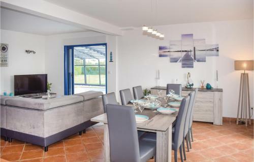 Four-bedroom Holiday Home In Plouezec