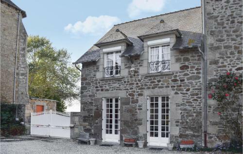 Three-bedroom Holiday Home In Plancoet