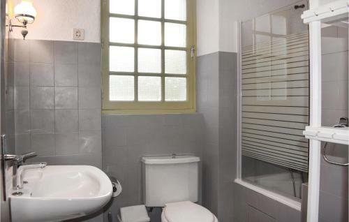 Three-bedroom Holiday Home In Plancoet