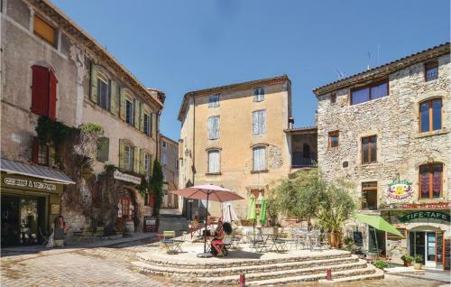 Two-bedroom Apartment In St-sebastien D'aigref.