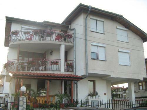 Hostal Ianakiev Guest House