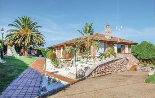 Three-bedroom Holiday Home In Antromero