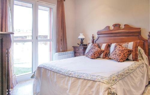 Three-bedroom Holiday Home In Antromero