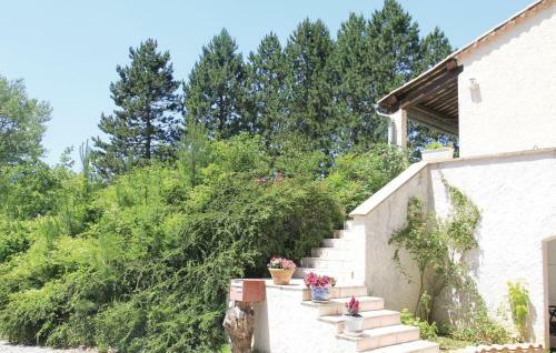 Three-bedroom Holiday Home In Eyguians
