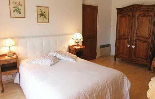 Three-bedroom Holiday Home In Eyguians