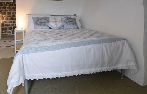 Three-bedroom Holiday Home In St-michel-de-montjoie