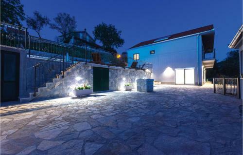 Seven-bedroom Holiday Home In Cacvina