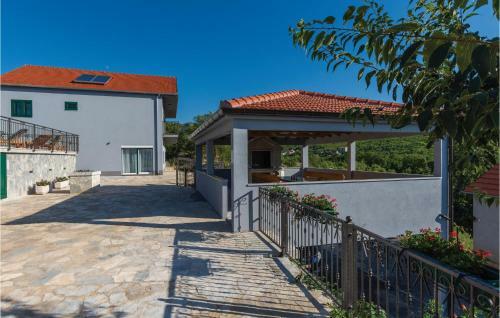 Seven-bedroom Holiday Home In Cacvina