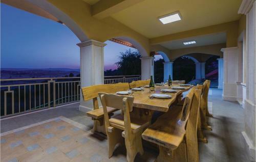 Holiday Home Mirlovic Polje Bb V