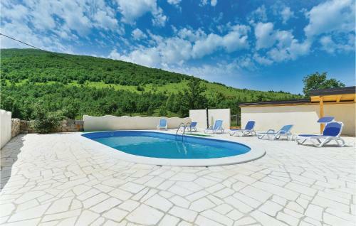 Three-bedroom Holiday Home In Gracac