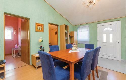 Three-bedroom Holiday Home In Garica