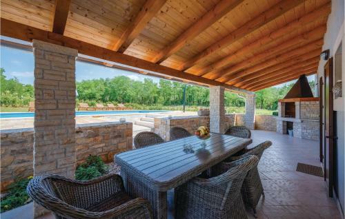Three-bedroom Holiday Home In Katun