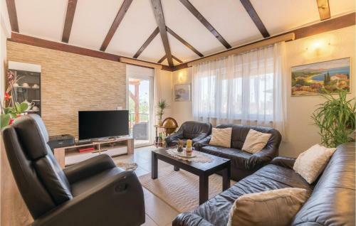 Four-bedroom Holiday Home In Novigrad
