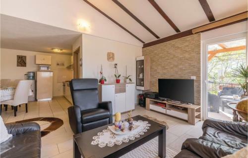 Four-bedroom Holiday Home In Novigrad