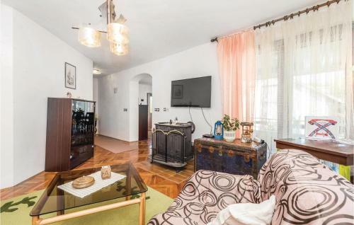 Four-bedroom Holiday Home In Plaski