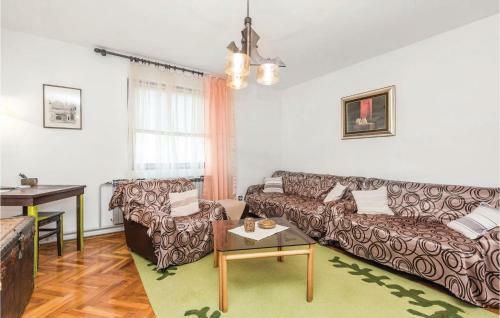 Four-bedroom Holiday Home In Plaski