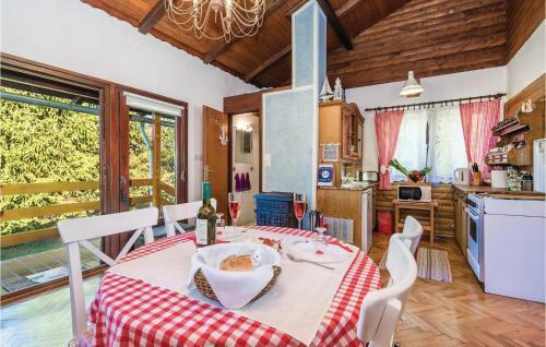 Two-bedroom Holiday Home In Trosmarija