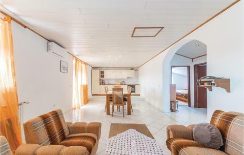 Four-bedroom Holiday Home In Benkovac