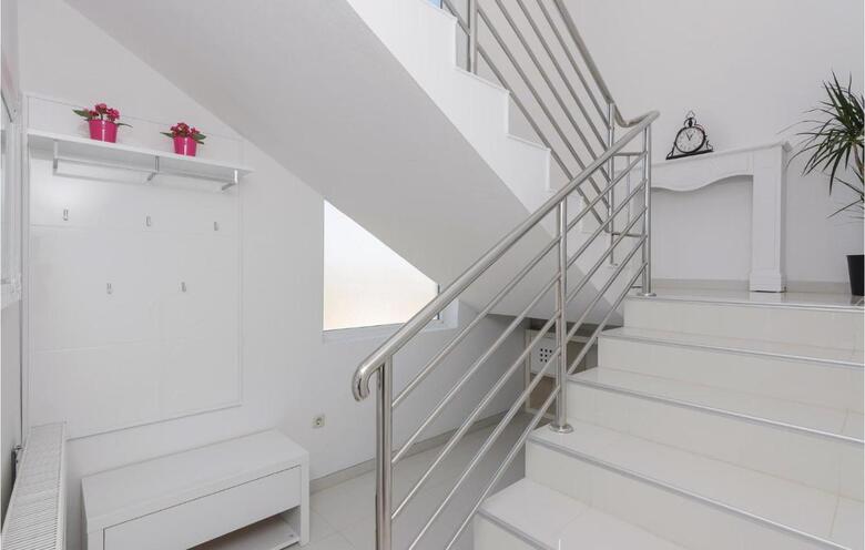 Four-bedroom Holiday Home In Suhovare