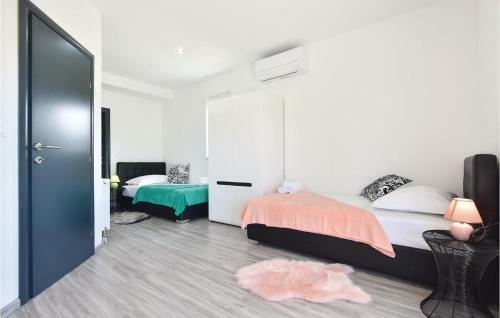 Four-bedroom Holiday Home In Dicmo