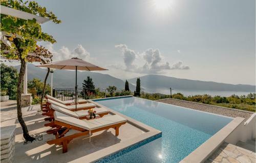 Two-bedroom Holiday Home In Herceg Novi