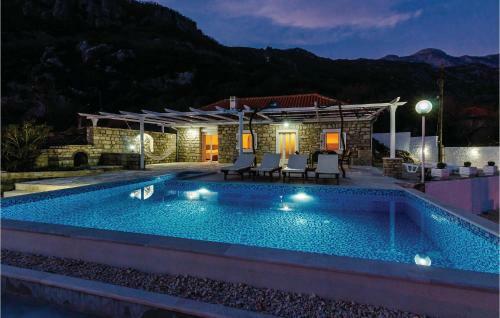 Two-bedroom Holiday Home In Herceg Novi