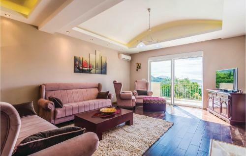 Three-bedroom Holiday Home In Igalo