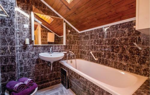 Two-bedroom Holiday Home In Njivice