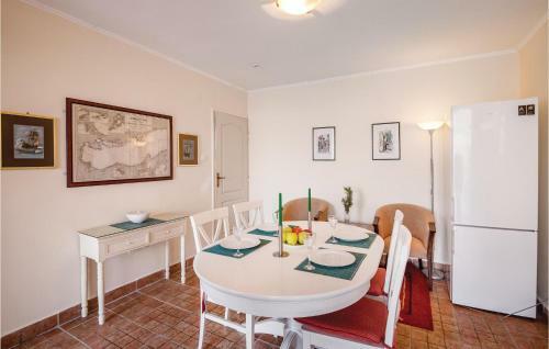 Two-bedroom Holiday Home In Njivice