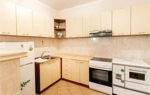 Six-bedroom Holiday Home In Herceg Novi