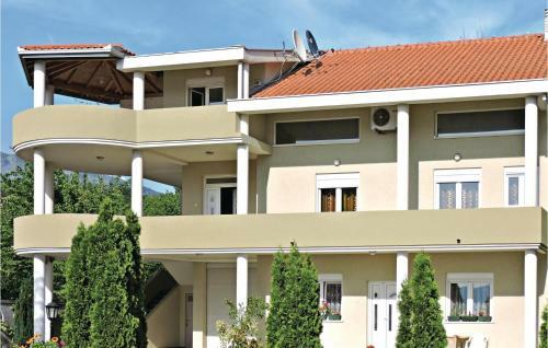 Six-bedroom Holiday Home In Herceg Novi