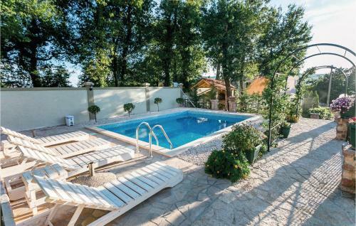 Six-bedroom Holiday Home In Herceg Novi