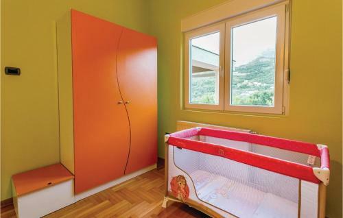 Six-bedroom Holiday Home In Herceg Novi
