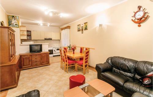Six-bedroom Holiday Home In Herceg Novi